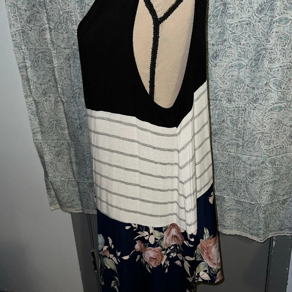 PLUS size color block tank top - Picture 2 of 3